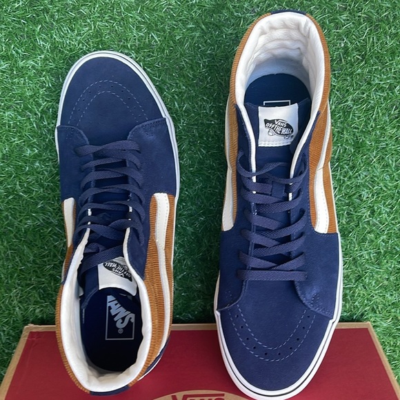 Vans Sk8-Hi High Top Blue/ Brown Corduroy (Men's)
Sk8-Hi "Navy/Brown" Men's Shoe - Picture 13 of 16